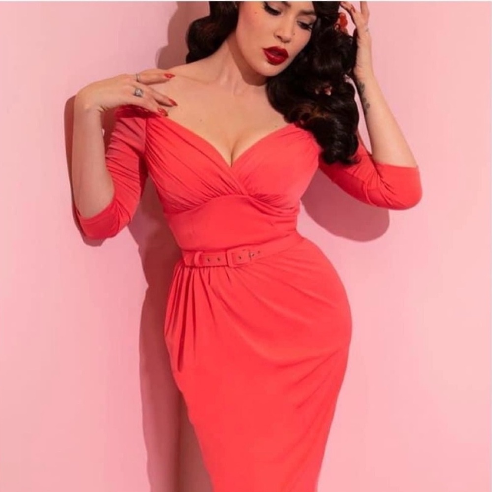 🦄 Peach Starlet Wiggle Dress - Vixen by Micheline Pitt (M & EUC)